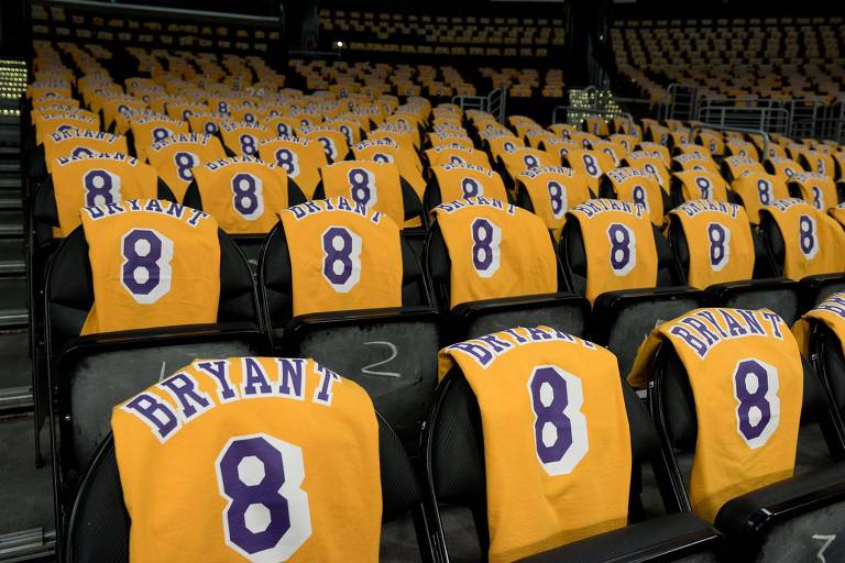 Fãs homenageiam Kobe Bryant