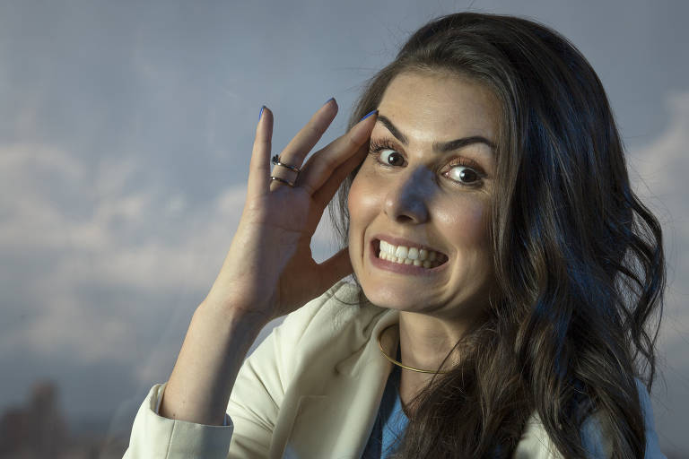 Nathalia Arcuri fundadora do Me Poupe! em seu escritório, na Bela Vista; formada em jornalismo pela FMU e especialista em finanças pela Dsop e pelo Insper, empresária tem atualmente 4,5 milhões de inscritos em seu canal no Youtube