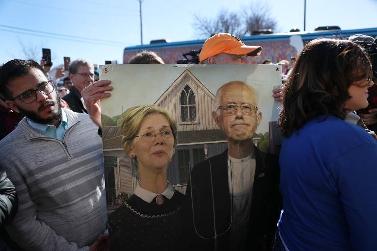 Poster com desenhos de Bernie Sanders e Elizabeth Warren em Iowa City, Iowa