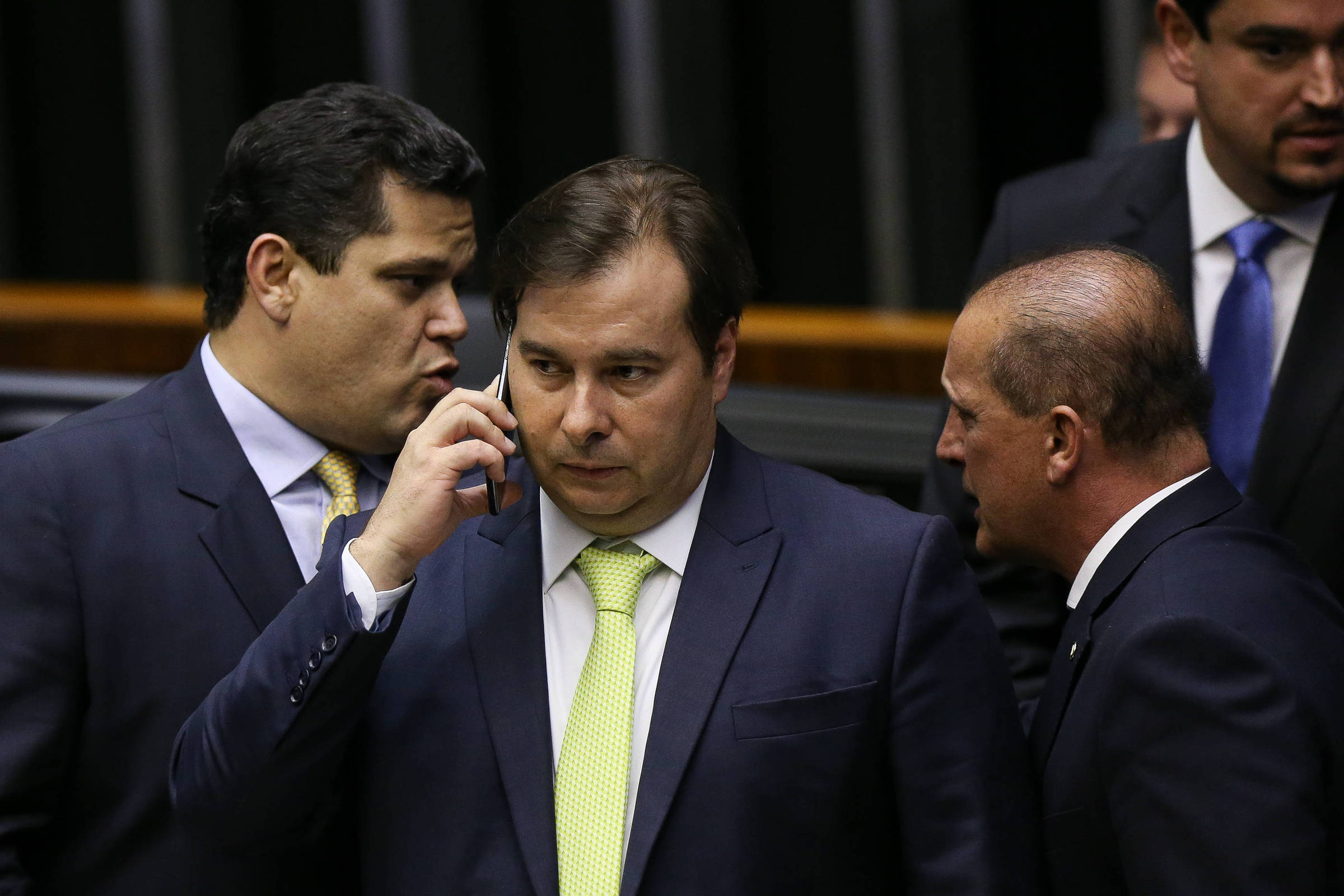 Parlamentares veem acordo sobre vetos no Orçamento em risco após ato de Bolsonaro