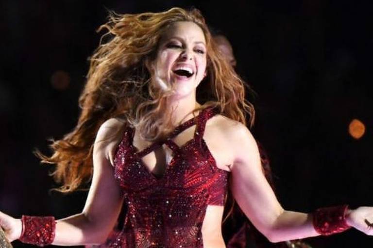 As possíveis explicações para o gesto com a língua de Shakira que virou meme no Super Bowl