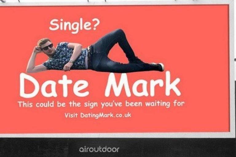 Mark Rofe se anunciou em outdoor para conseguir namorada