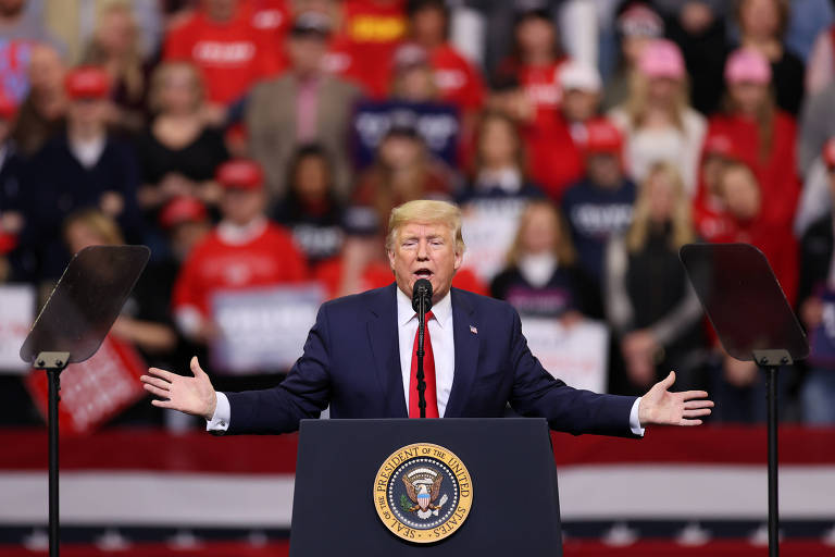O presidente Donald Trump durante evento de sua campanha de reeleição em Des Moines, capital de Iowa, na última quinta (30)