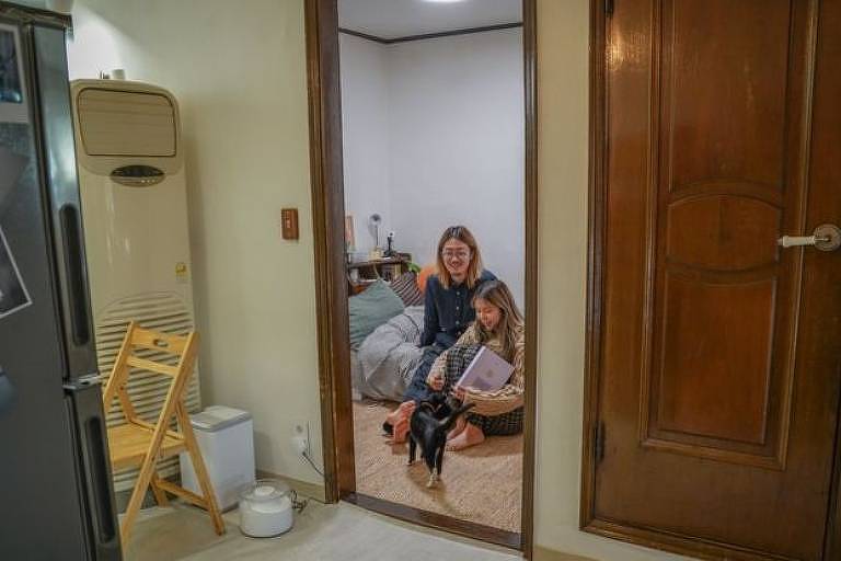 Park Young-jun e Shim Min renovaram seu apartamento juntos