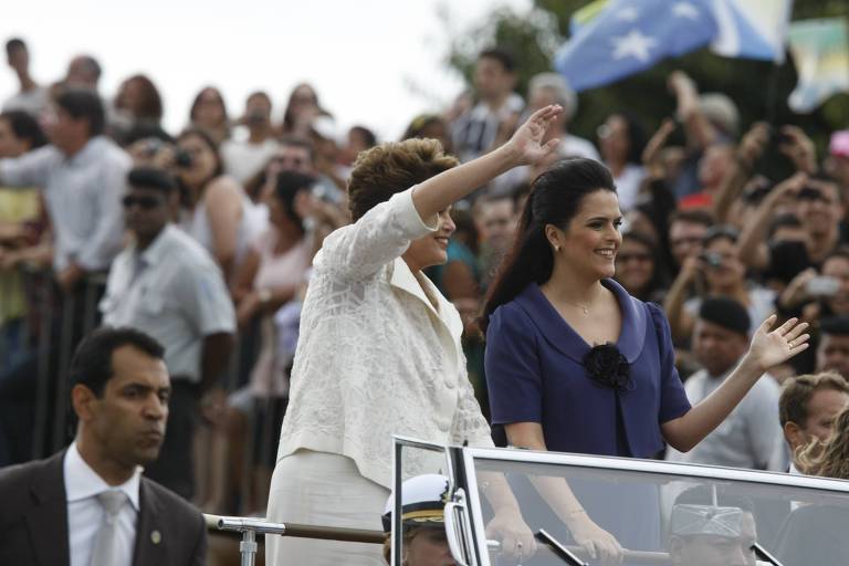 Dilma Rousseff e sua filha, Paula, após a posse da presidência, em 2011