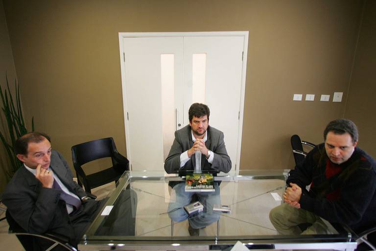 Entrevista na empresa Gamecorp, em 2005, com Richard Dubois, da empresa de auditoria e consultoria Trevisan, Kalil Bittar e Leonardo Badra (que foi diretor-presidente) sobre a participação da Telemar, que depois passou a se chamar Oi