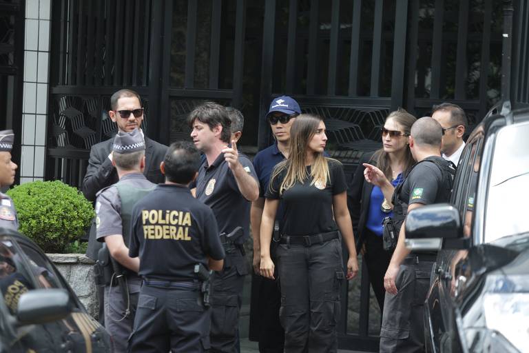 Movimentação de policiais em São Bernardo do Campo (SP) durante a 24ª fase da Lava Jato, na qual o filho do ex-presidente e sócios também foram alvos. O material recolhido à época foi incluído pelos investigadores na fase 69, deflagrada em 2019