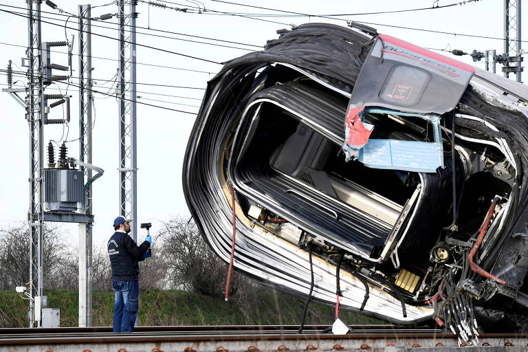 Trem descarrila a 298 km/h na Itália e mata dois maquinistas