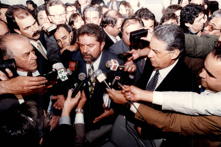 Leonel Brizola, Luiz Inácio Lula da Silva e Fernando Henrique Cardoso na saída do debate de presidenciáveis na TV Bandeirantes, no bairro do Morumbi, em São Paulo. Eles disputavam na eleição de 1994