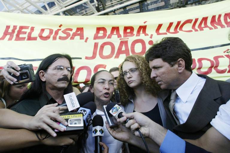 Os então deputados federais Babá (PA), Luciana Genro (RS) e João Fontes (SE) e a senadora Heloísa Helena (AL) são expulsos do partido acusados de desobedecer orientações fazer críticas ao governo federal