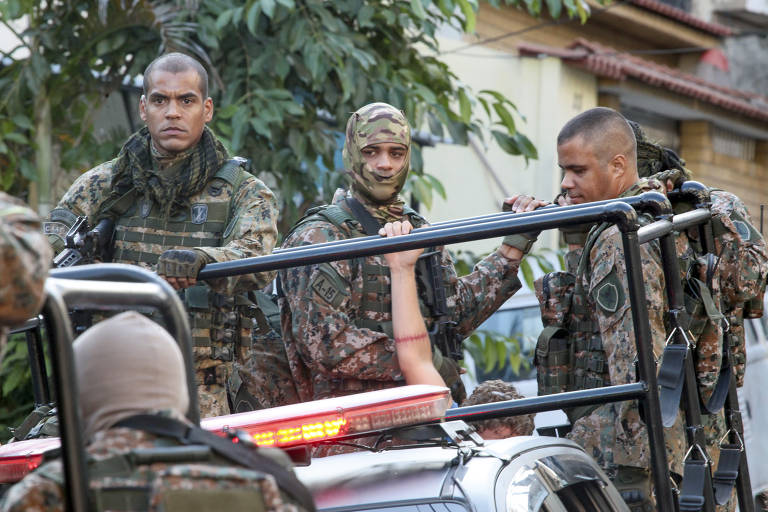 Mikhael Afonso (Marcello Melo Jr.)