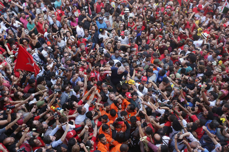 O ex-presidente Lula, no sindicato dos Metalurgicos do ABC, antes de se entregar à PF e ser preso