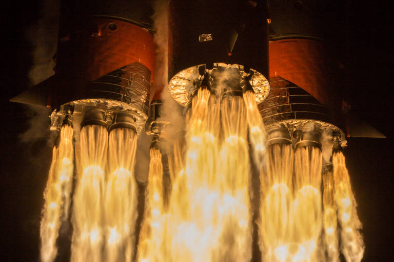 Foguete Soyuz levando 34 satélites OneWeb é lançado de uma base no Cazaquistão 