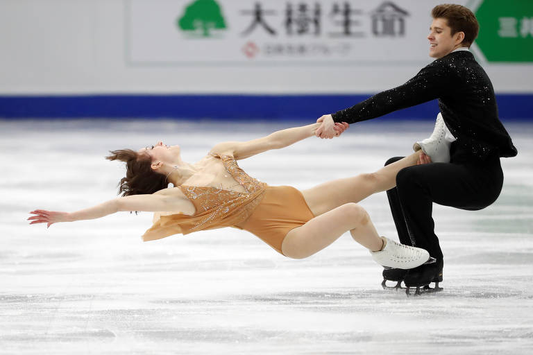 Dupla canadense se apresenta em competição de patinação artística em Seul, na Coreia do Sul