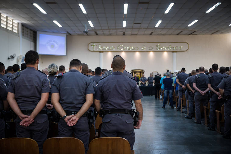 Evento do 19º Batalhão da PM-SP em templo da Igreja Universal do Reino de Deus na zona leste da capital