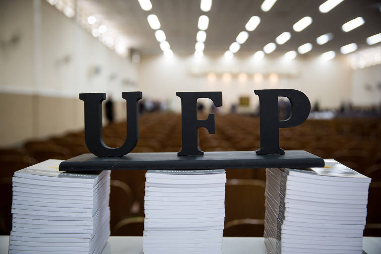 Evento do 19º Batalhão da PM-SP em templo da Igreja Universal do Reino de Deus na zona leste da capital