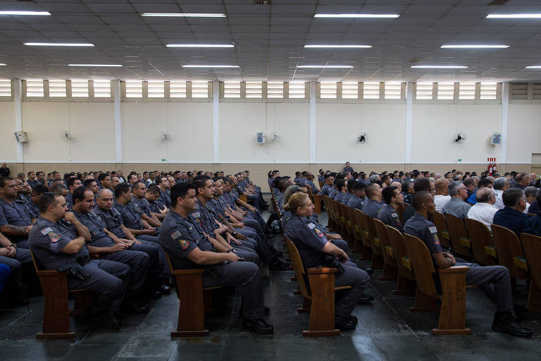 Evento do 19º Batalhão da PM-SP em templo da Igreja Universal do Reino de Deus na zona leste da capital