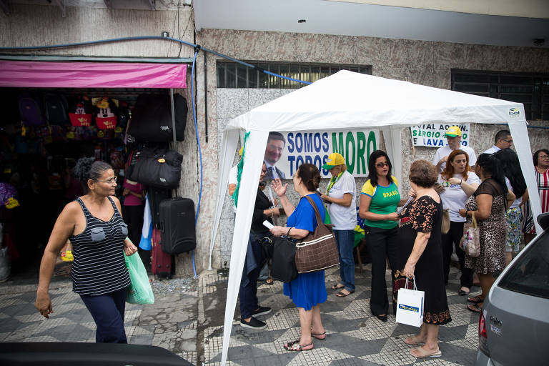 Bolsonaristas fazem mutirão de assinaturas para criar Aliança