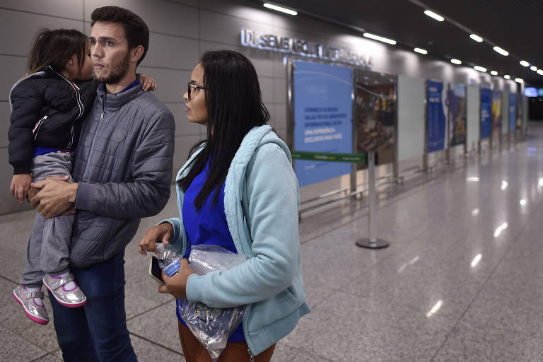 Brasileiros deportados dos EUA chegam em Belo Horizonte, no dia 8