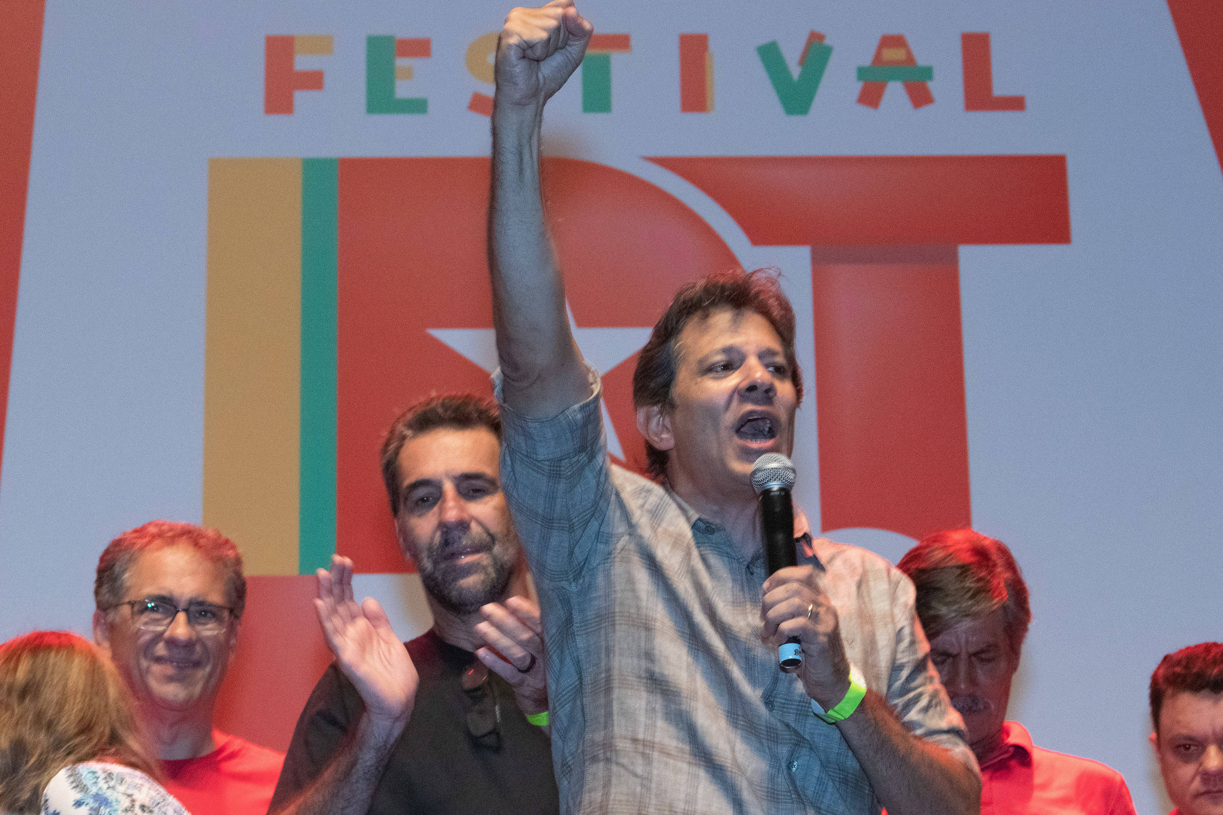 Haddad ataca Bolsonaro e convoca petistas a 'botar fascistas para correr'