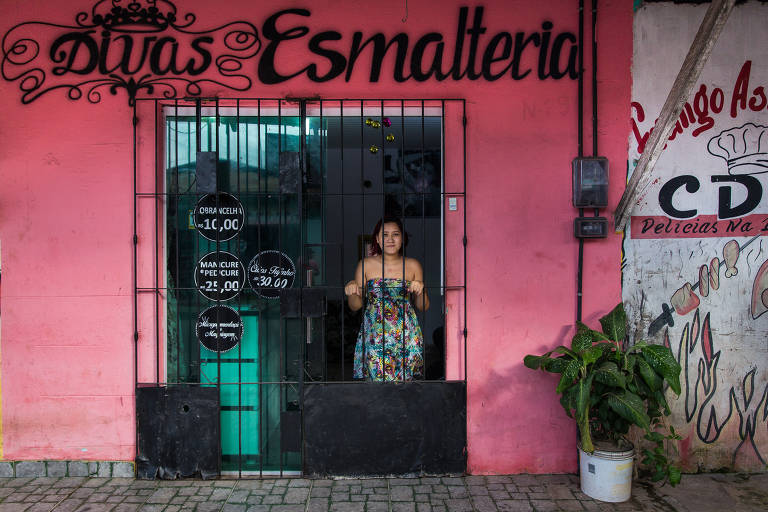 São de cabeleireiro no bairro do Icuí, em Ananindeua, protegido por grades