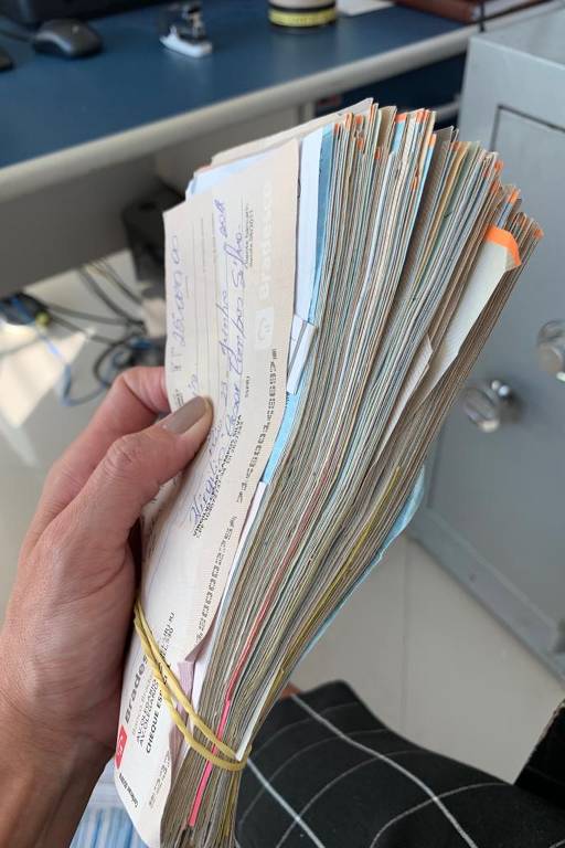 Cheques apreendidos no Rio com o ex-capitão do Bope Adriano Magalhães da Nóbrega