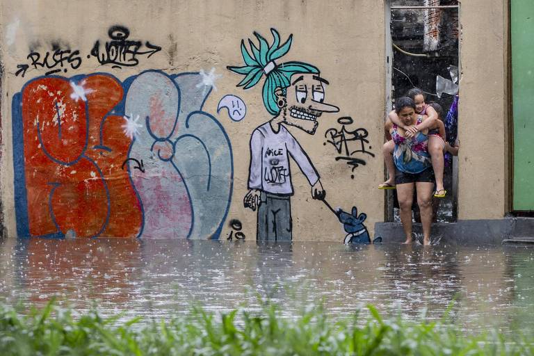 Chuva causa alagamentos em São Paulo
