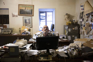 Carl Butz, the new owner of The Mountain Messenger, in the papers office in Downieville, Calif., on Jan. 22, 2020. (Jenna Schoenefeld/The New York Times)