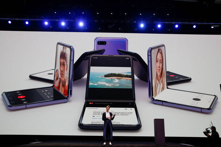 Samsung lança smartphone dobrável Z Flip durante conferência da marca em São Francisco