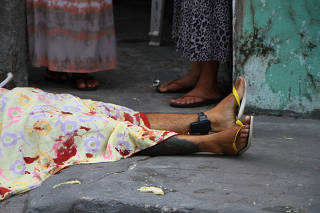 Homem usando tornozeleira é assassinado no Bairro da Compensa em Manaus