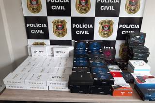 POLICIA PRENDE PESSOAS ACUSADAS DE VENDER DECODIFICADORES ILEGAL