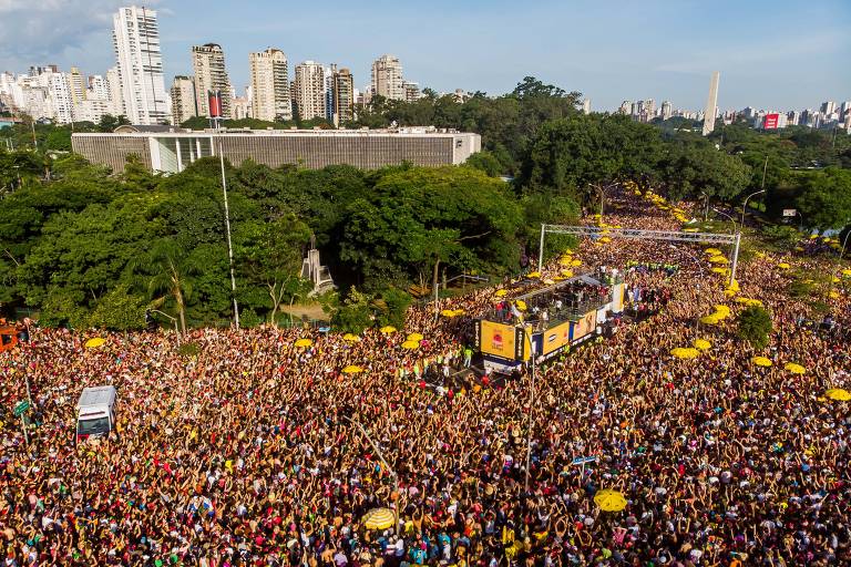 Pré-Carnaval começa em SP com Beatles e Elba Ramalho