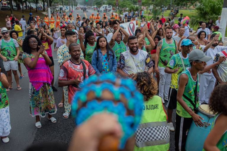 No subúrbio ninguém está preocupado', diz fundador do Cacique de Ramos  sobre 'cancelamento' de fantasias de índio, Carnaval 2020 no Rio de  Janeiro