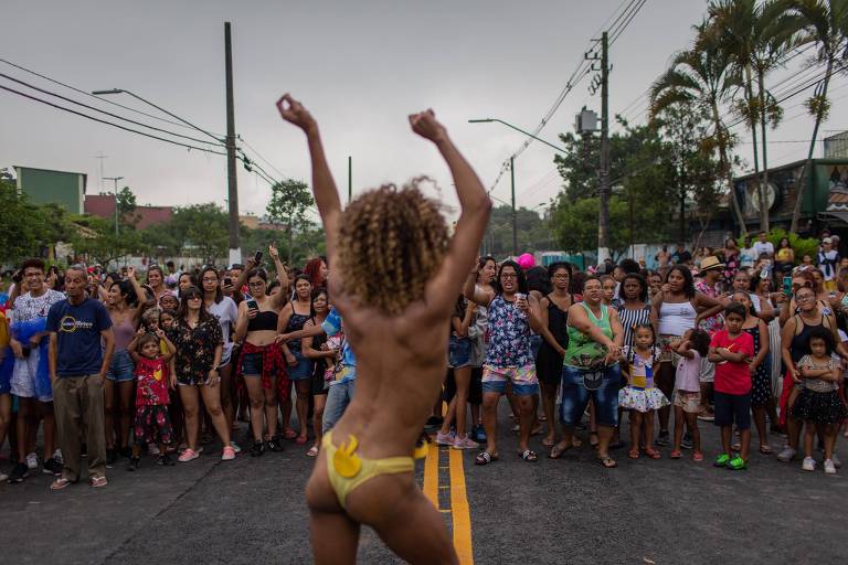 Veja fotos do pré-carnaval em SP e Rio neste domingo (16)