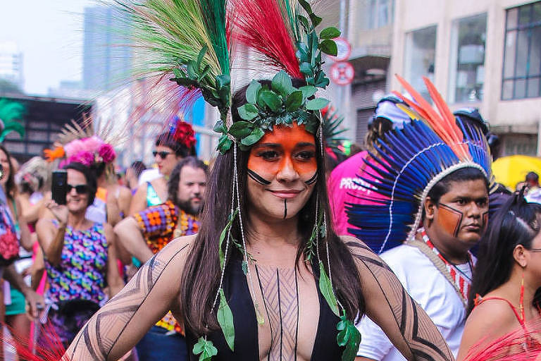 Quem critica fantasia de índio não entende o que é o Carnaval