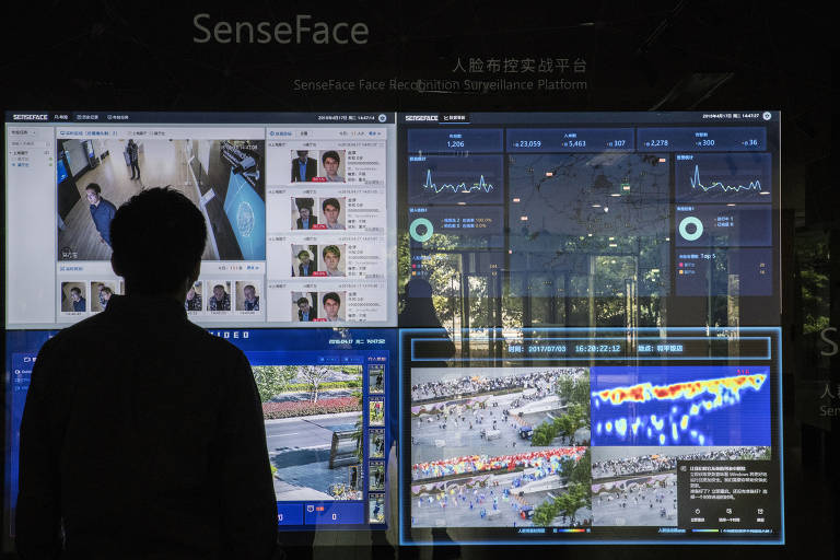 Demonstração de tecnologia de reconhecimento facial da empresa SenseTime em Shanghai
