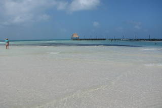 Playa Norte, em trecho de água rasa e calma, em Isla Mujeres, no México