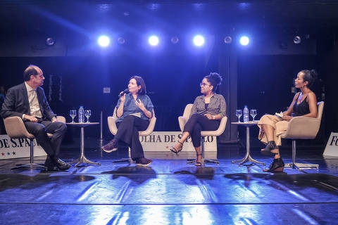 SAO PAULO SP BRASIL 19.02.2020 Terceiro Encontro Folha de Jornalismo, 99 anos, inicio das celebracoes dos 100 realizado no Centro Cultural Vergueiro.
ESQ P DIR
Palestra: Jornalistas são mesmo animais em extinção?
Eugenio Bucci, professor da ECA USP, colunista do jornal O Estado de S. Paulo
Monica Bergamo colunista da Folha
Ana Cristina Rosa, assessora-chefe de Comunicaçao do Tribunal Superior Eleitoral
Mediadora Flavia Lima, ombudsman da Folha.
Foto Reinaldo Canato / Folhapress