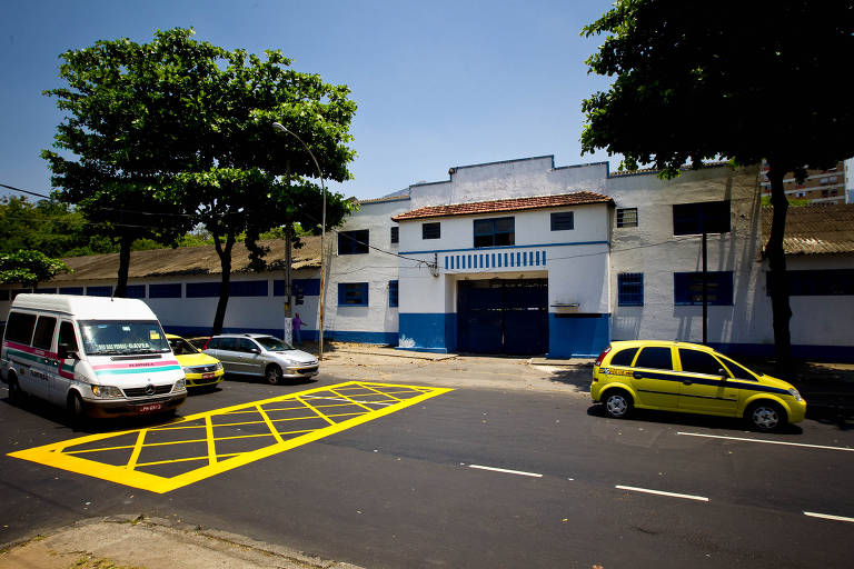 Portões fechados no 23º Batalhão, no Rio de Janeiro. Policiais militares haviam decidido em assembleia pela greve