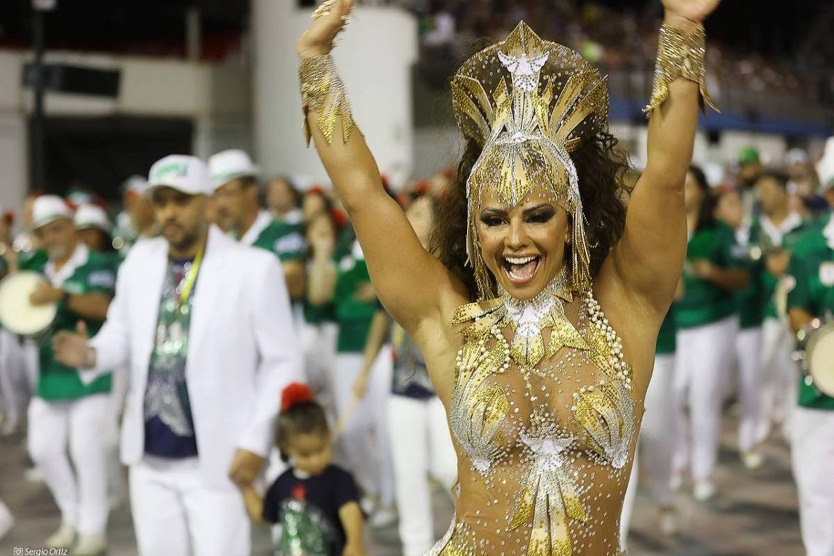 Viviane Araújo diz que estará no desfile das campeãs após vitória da Mancha  - 26/04/2022 - Celebridades - F5