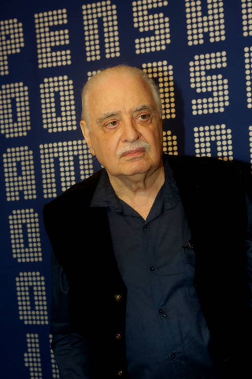 O poeta Augusto de Campos  na abertura da exposição ''O Pulsar'', na galeria de Luciana Brito, em São Paulo (SP), em 2017