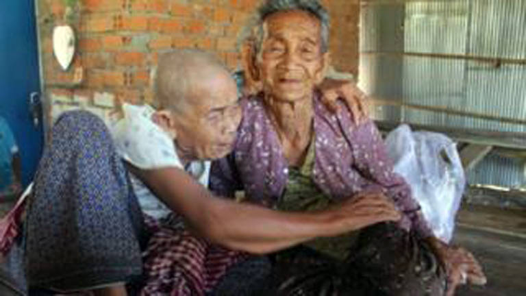 Irmãs de 98 e 101 anos se reencontram após quase meio século separadas