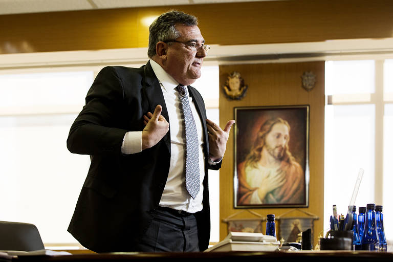 O ex-presidente do Corinthians, Mario Gobbi, durante entrevista em sua sala na sede do clube