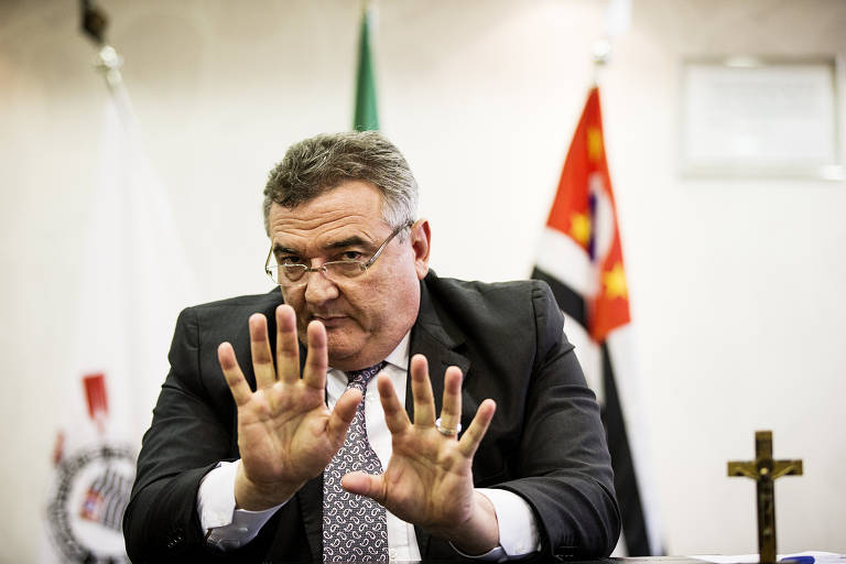 O ex-presidente do Corinthians, Mario Gobbi, durante entrevista em sua sala na sede do clube