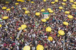 Carnaval Sao Paulo.  Publico acompanha passagem do Bloco Tarado Ni Voce  na  esquina xa av Sao Joao com Ipiranga no centro de Sao Paulo