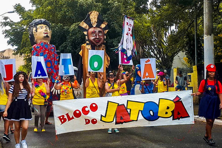 Bloco do Jatobá comemora 10 anos de cortejo pelas ruas da Cohab II 