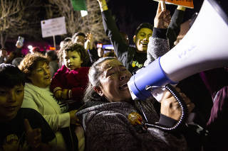 Maribel Ramirez protests against the building of new immigration detention facilities in McFarland, Calif., during a public hearing on Tuesday, Feb. 18, 2020. (Jenna Schoenefeld/The New York Times)