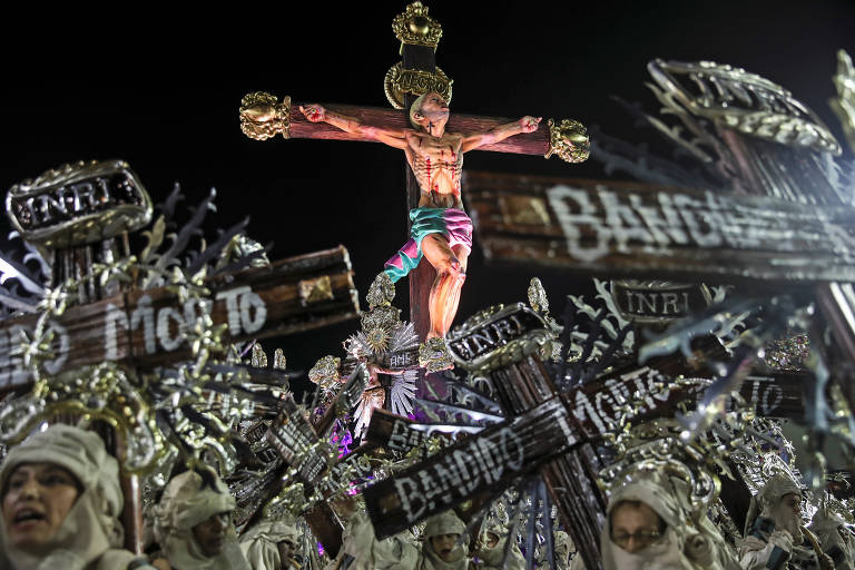 Bolsonaro critica enredo da Mangueira no Carnaval do Rio