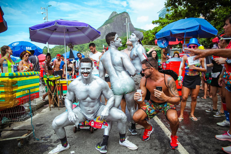 Desfile do bloco Corre Atrás ,no Leblon 