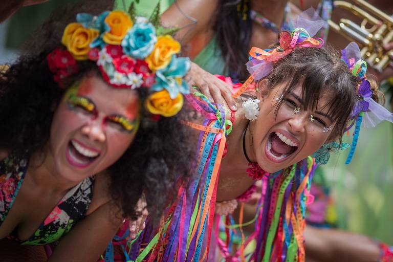Foliões durante o bloco de carnaval  Vem Cá Minha Flor , pelas ruas do centro do Rio de Janeiro